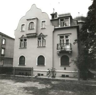 Dresden-Mickten, Homiliusstraße 15. Gemeindehaus Mickten der Emmauskirche Kaditz (um 1900). Straßenansicht von Norden