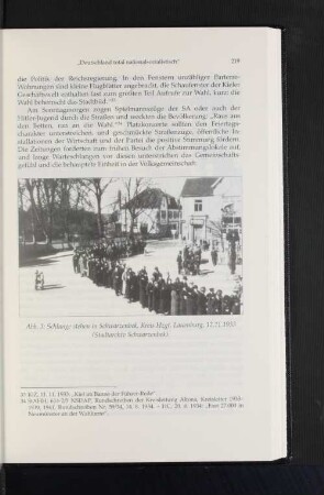 Abb. 3: Schlange stehen in Schwarzenbek, Kreis Hzgt. Lauenburg, 12.11.1933 (Stadtarchiv Schwarzenbek).