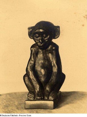 Albumseite : Etha Richter. Plastik. Ursula Richter. Werkstätte für Lichtbildkunst (Winckelmannstraße 29 II, Dresden-A. 24, Fernruf 41496)