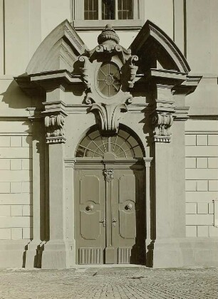 Dreikönigskirche. Hauptportal an der Westseite, 1934