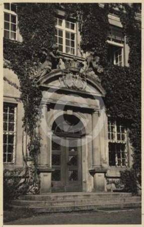 Portal des Schlosses Freyhan