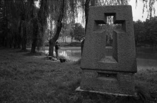 Pardubice : In (Pardubice), Lezáky nahe Nasavrky (siehe Heydrich/Lidice/Massaker von Lezáky am 24.6.1942)