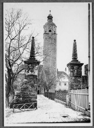Eingang zur alten Burg in Lützen : Lützen. Schloss. Parkeingang mit Torpfeilern