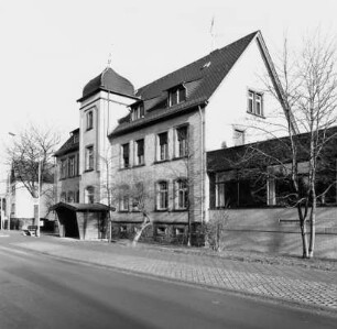 Ehem. Schule, Dorfgemeinschaftshaus; Butzbach, Bahnhofsallee 3