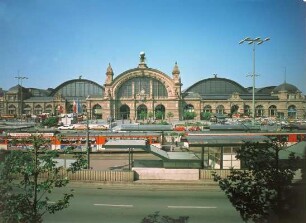 Hauptbahnhof; Frankfurt, Am Hauptbahnhof 3, Am Hauptbahnhof 5, Am Hauptbahnhof 7, Am Hauptbahnhof 9, Am Hauptbahnhof 11, Am Hauptbahnhof 13, Mannheimer Straße 2, Mannheimer Straße 4, Mannheimer Straße 6, Poststraße 1, Poststraße 3, Poststraße 5, Poststraße 7