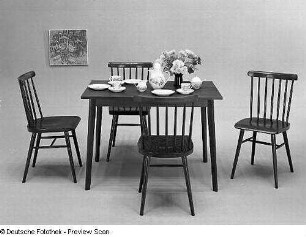 Eßtisch (Modell T 108/1) : Eßtisch mit vier Stühlen "Boform 1" (1977; VEB Möbelkombinat Eisenberg)