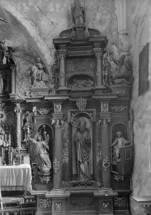 Rechter Seitenaltar: Nikolausaltar — Mittelschrein mit dem heiligen Nikolaus, umrahmt von vier heiligen Bischöfen