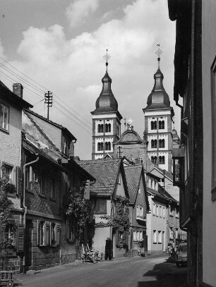 Amorbach (Kreis Miltenberg). Blick zur Pfarrkirche (Ehemalige Benediktinerabteikirche Sankt Maria)