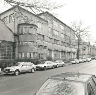 Dresden-Tolkewitz, Kipsdorfer Straße 153 / Schlömilchstraße. Straßenbahn-Hauptwerkstatt mit Verwaltungsgebäude (1924/1927). Straßenansicht von Westen