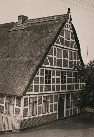 Altes Fachwerkhaus in Estebrügge im "Alten Land" bei Hamburg