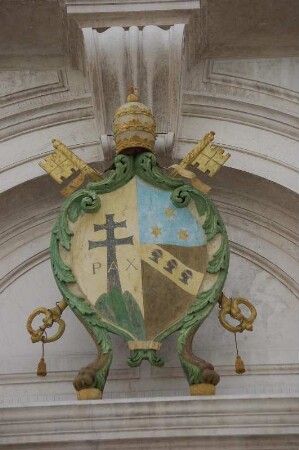 Wappen über dem Eingangsportal zur Kirche San Giorgio Maggiore