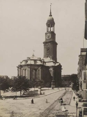 "St. Michaeliskirche von der Michaelisstraße gesehen" aus der "St. Michaelis Gedächtnismappe"