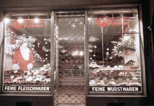 Freiburg: Vor der Metzgerei Gruninger, Ladenfront