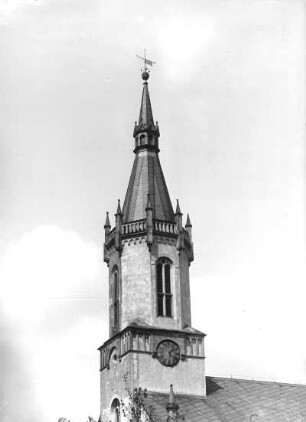 Radeburg-Bärwalde. Pfarrkirche Bärwalde. Turmaufsatz mit Wetterfahne (1867) von Südwesten