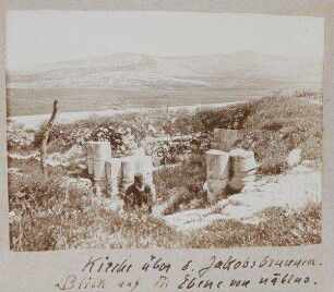 Kirche über d. Jakobsbrunnen [Garizim]. Blick auf die Ebene von nablus.