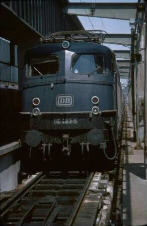 Stuttgart Hbf. Gleis 8 Lok 110 483