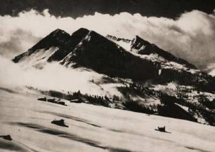 Österreich. Tirol. Die Wildkarspitze im Winter, teils in Nebel eingehüllt