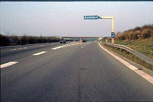Einfahrt in Nebenfahrbahn Ostseite