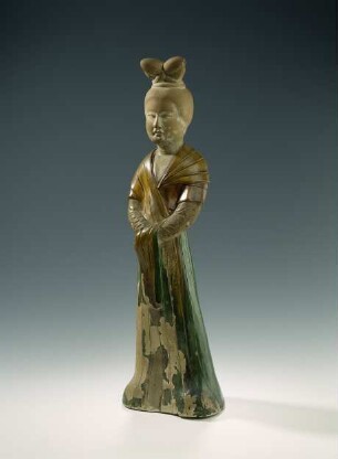 Figur einer stehenden Dame