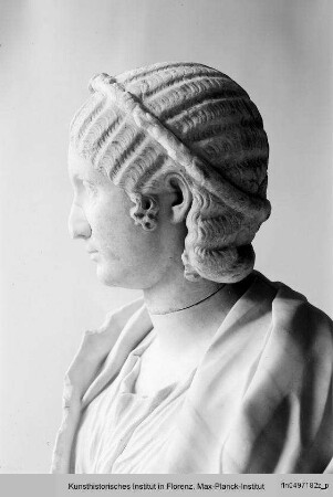 Weiblicher Kopf, ergänzt als Büste (angeblich Julia Mammaea) : Weiblicher Kopf (angeblich Julia Mammaea)