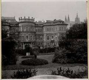 Das hunderttürmige Prag, Palais Lobkowitz, Gartenseite