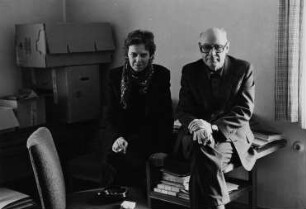 Chefsekretärin Christa Guse und Dr. Erhard Frommhold, Cheflektor des Verlags der Kunst