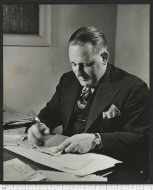 Porträtaufnahme John Gunther
