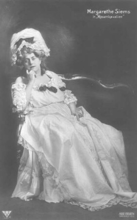 Margarethe Siems als Marschallin : Margarethe Siems als Marschallin in "Der Rosenkavalier" von Richard Strauss. Königliche Hofoper Dresden, Uraufführung 26.01.1911. Fotografie (Weltpostkarte) von Hugo Erfurth