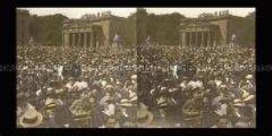 Volksmenge an der Hauptwache, Neue Wache, Unter den Linden, Berlin