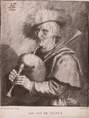 Dudelsackpfeifer mit Pelzmütze