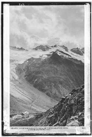 Zillertaler Alpen. Berliner Hütte (2057 Meter) mit Furtschaglspitze (3200 Meter) und Schönbichlerhom (3132 Meter)