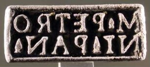 Stempel mit lateinischer Inschrift M.PETRO / NI PAN (M. Petronius Pan...) und Knopfgriff