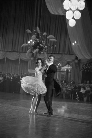 2. Bühnenball des Badischen Staatstheaters in der Schwarzwaldhalle