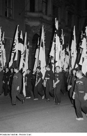 Fahnenträger während einer Parade