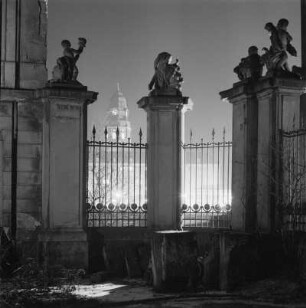 Dresden. Blick vom Coselpalais zum Rathaus