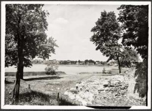 Ortelsburg (Szczytno/Polen). Partie an der alten Burgmauer mit Blick auf die Stadt