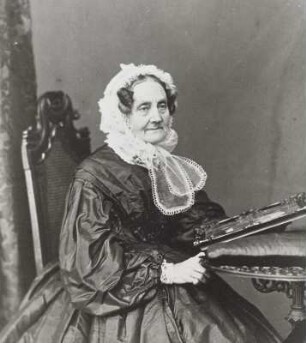 Bildnis einer alten Dame : Portrait einer sitzenden alten Dame, Aufnahme um 1855