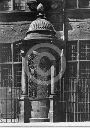 Brunnen am Zeughaus Danzig