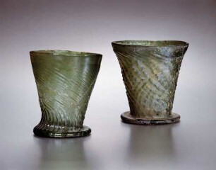 Farbiger Glasbecher