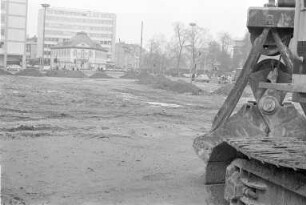 Abbruch des Alten Vincentiuskrankenhauses in der Kriegsstraße 49 am Karlstor