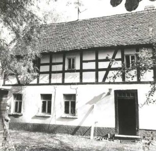 Markranstädt-Thronitz, Ringstraße 9. Wohnhaus mit Stallgebäude. E. 19. Jh. Hofansicht des Wohnhauses