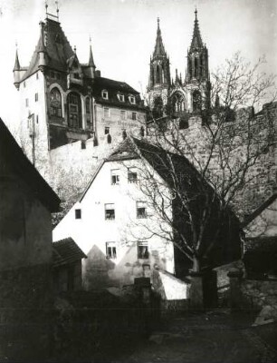 Meißen, Blick auf Schloss und Dom : Meißen. Schloßbrücke. Mitteltor und Domtürme. Blick von Südwesten