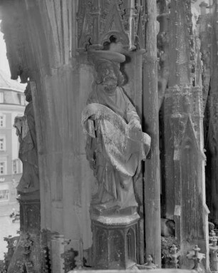 Portal mit Vorhalle — Portalvorhalle — Linker Arkadenbogen — Prophet