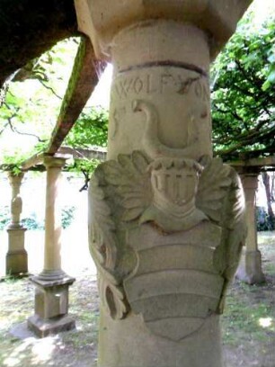 Gerichtsstätte - Steinsäule mit Wappen und Jahr 15xx (Restauriert)-exemplarisch_02