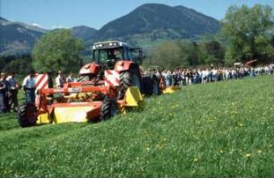 Fotografie: Futtererntetechnik, Mähwerk, Trommelmähwerk, Frontanbau, Heckanbau, Mähaufbereiter