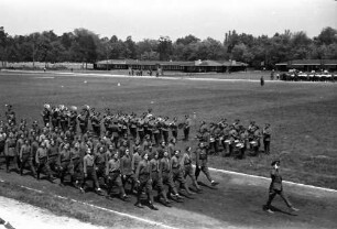 Bukarest: 1. Staatsjugendtag, Vorbeimarsch der Premilitari