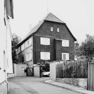 Ehem. evangelisches Pfarrhaus; Taunusstein, Glockenstraße 6, Mainzer Allee 6