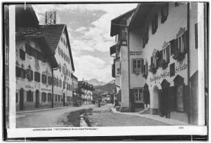 Karwendelgebirge. Mittenwald (914 Meter). Hauptstraße