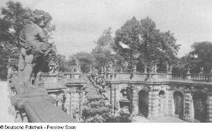 Dresden-Altstadt. Zwinger (1709-1728; M. D. Pöppelmann, B. Permoser). Nymphenbad. Blick von der Terrasse zur Kaskade