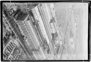 Me Gesamt, Rundblick von Bau Me 244 Dampfkesselhaus, Me 24 Verwaltungsgebäude und Laboratorium, Me 45 Kompressorenbau, Me 110 Lager für Baumaterialien und Baumaschinen, Me 216 Elektrowerkstatt, Me 238 Laboratorium, Me 243 Betriebswerkstatt, Me 330 Umlaufpumpenbau, Me 332 Kühlwerk, Me 333 Kontaktofenbau, Me 337 Lindeanlage, Me 515 Gasbehälter, Me 664 Wasch- und Aufenthaltsraum, Me 726 Aufenthalts- und Lagerschuppen, (Me 780 Lagerschuppen), Rössen
